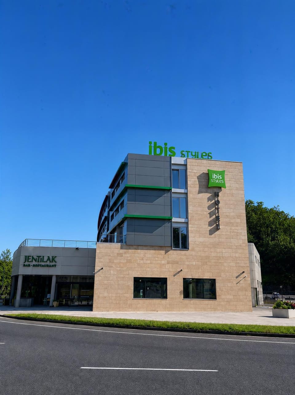 Property building, Facade/entrance, Off site
