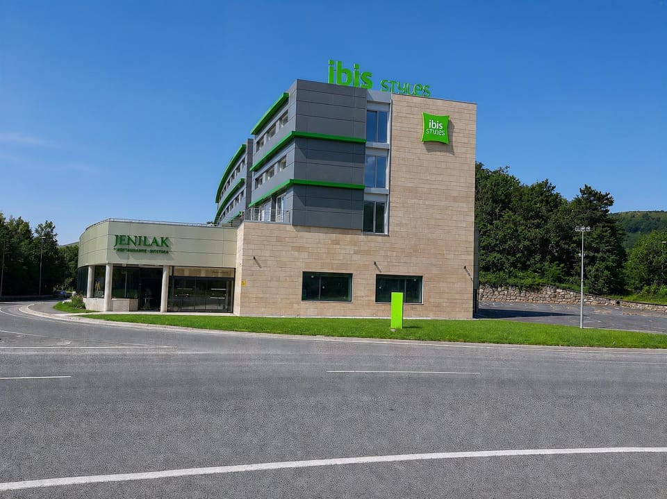 Property building, Facade/entrance