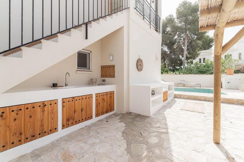 Property building, Patio, Balcony/Terrace