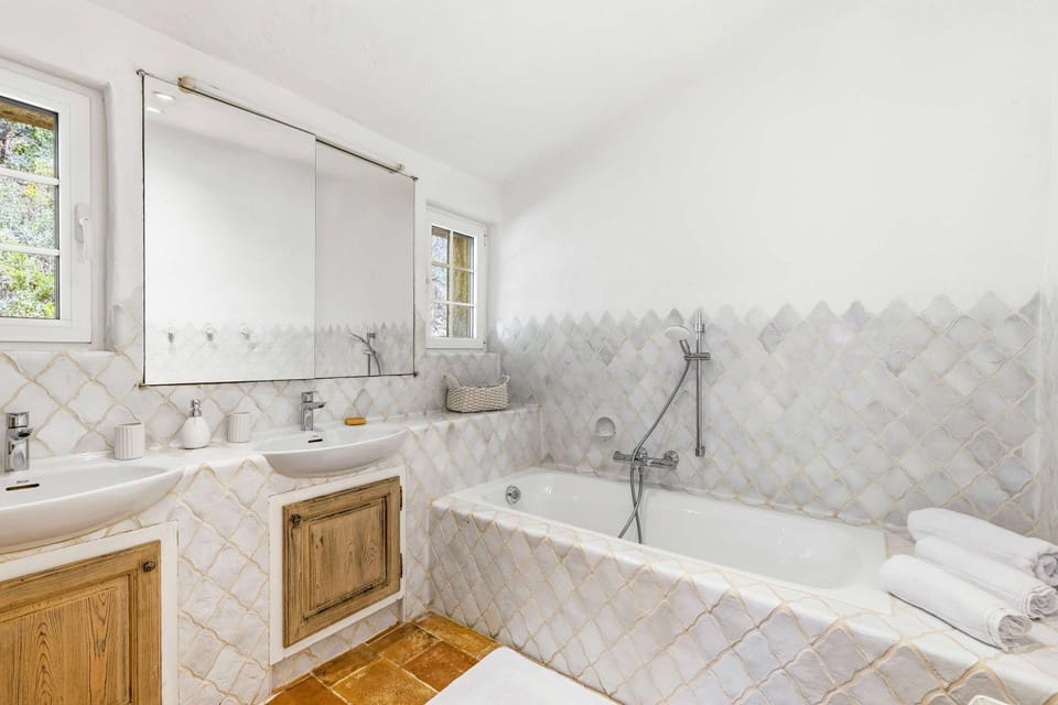 Bathroom, Bath, towels