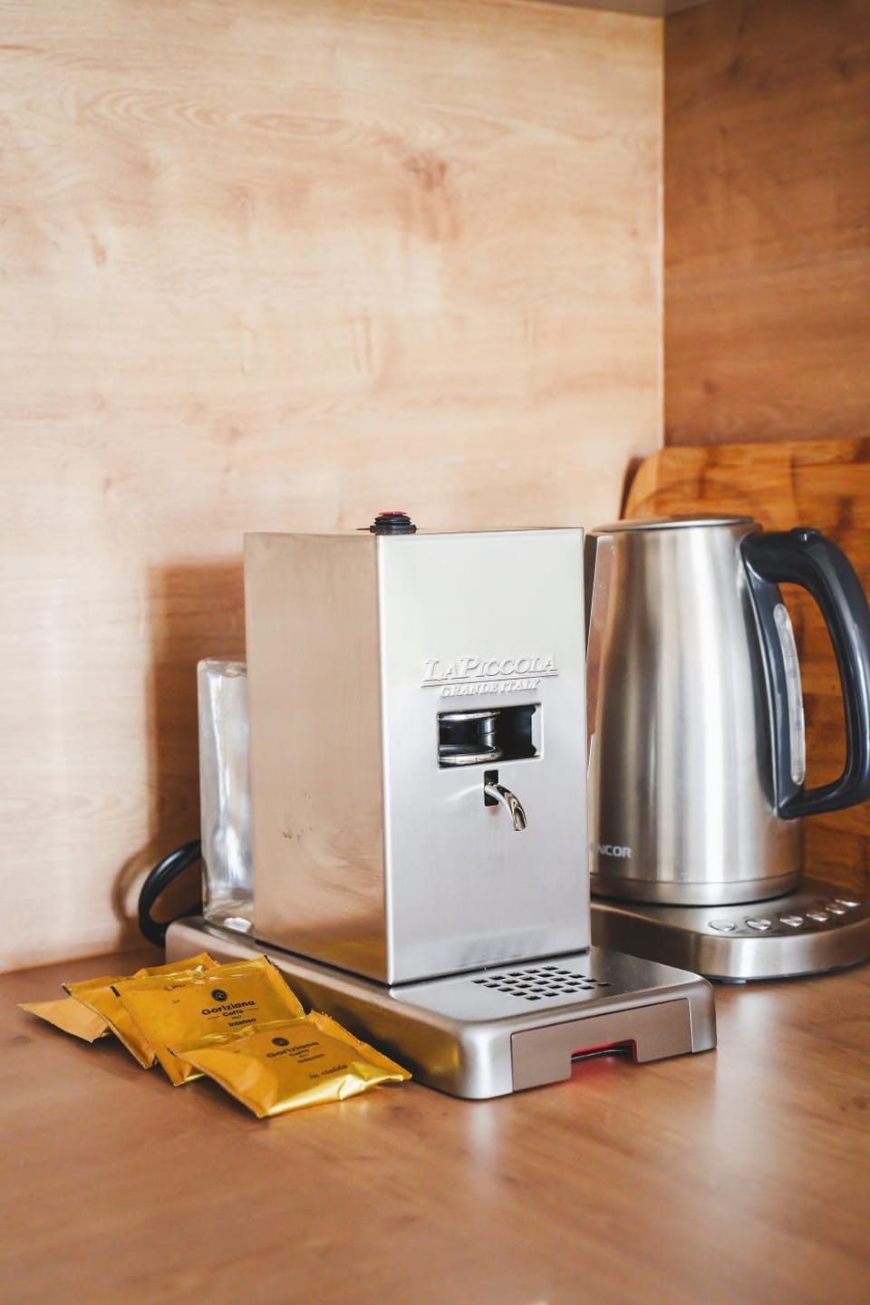 Coffee/tea facilities, Kitchen or kitchenette