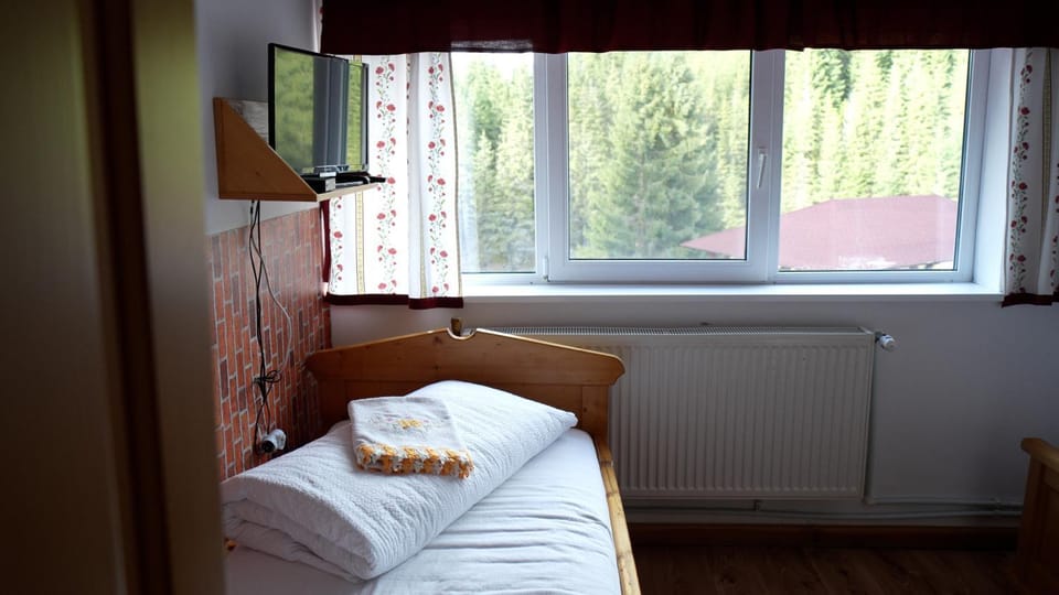 Cabana Cerbul-Oasa-Transalpina Bed and Breakfast in Romania