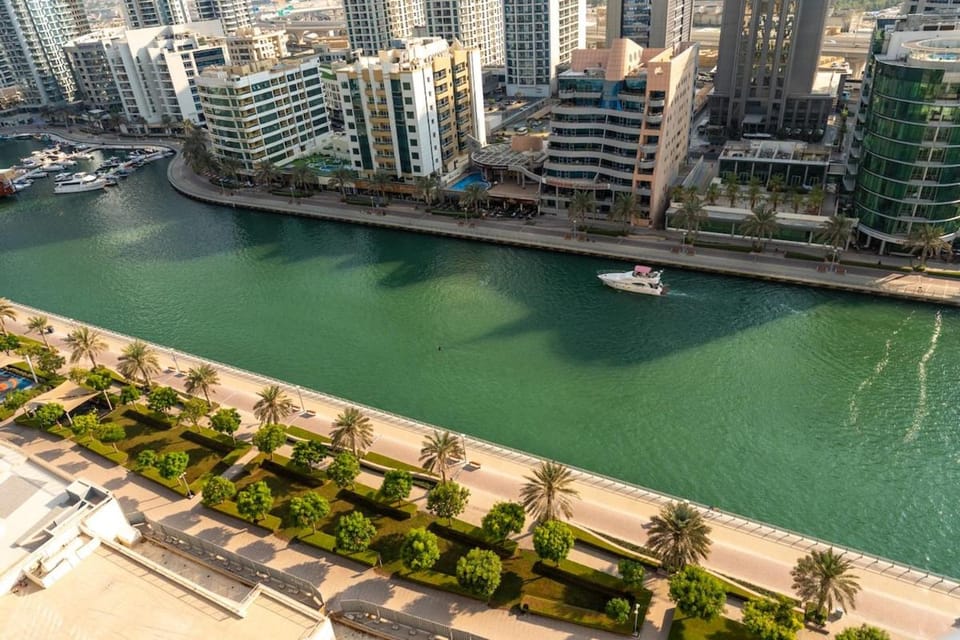 Luxury 2BR Waterfront Stay - Marina & Canal View Apartment in Dubai