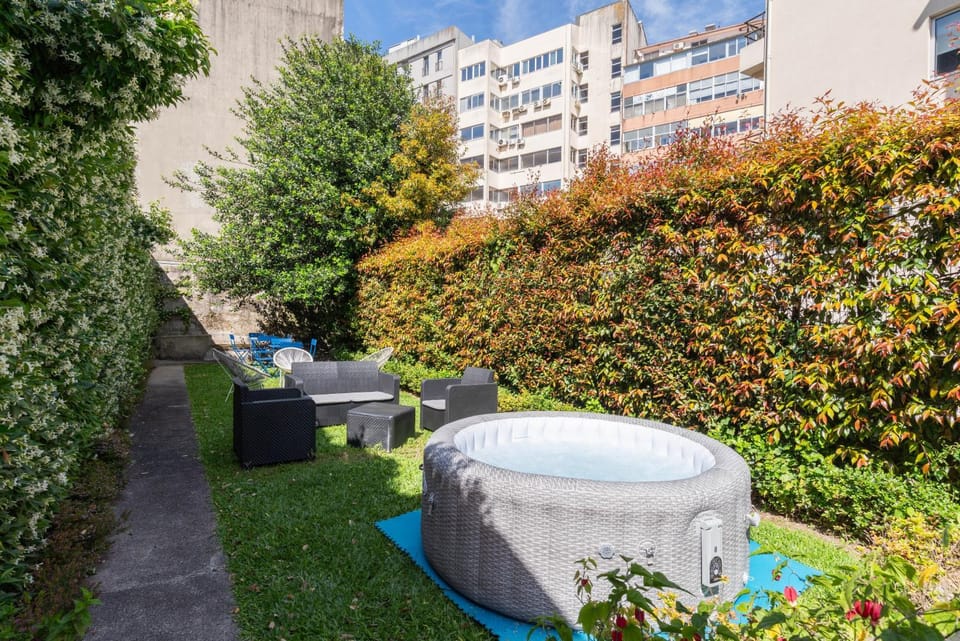 Garden, Hot Tub