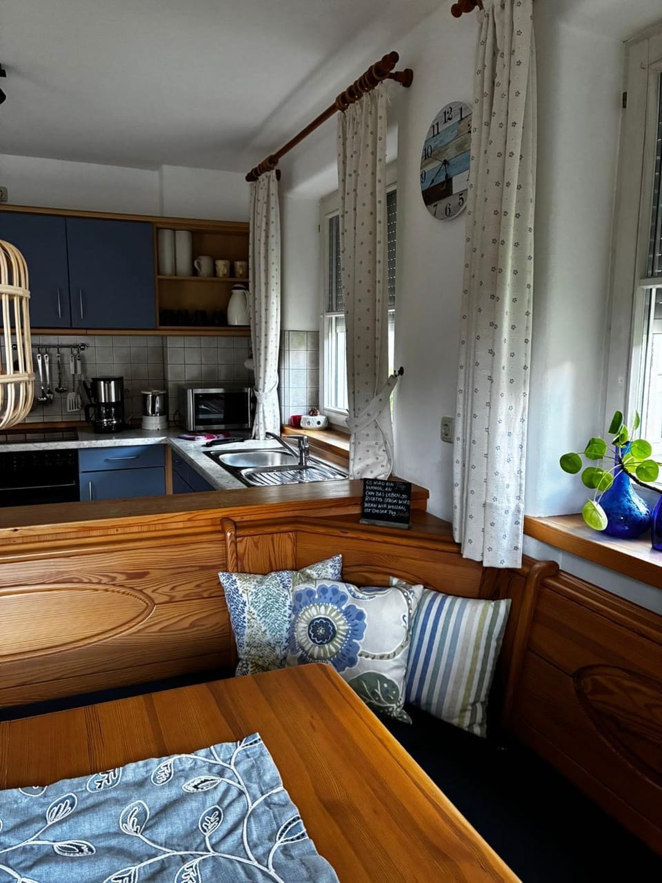 Kitchen or kitchenette, Seating area, Dining area