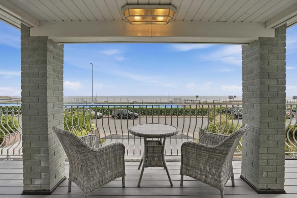 Seating area, Sea view, Sea view