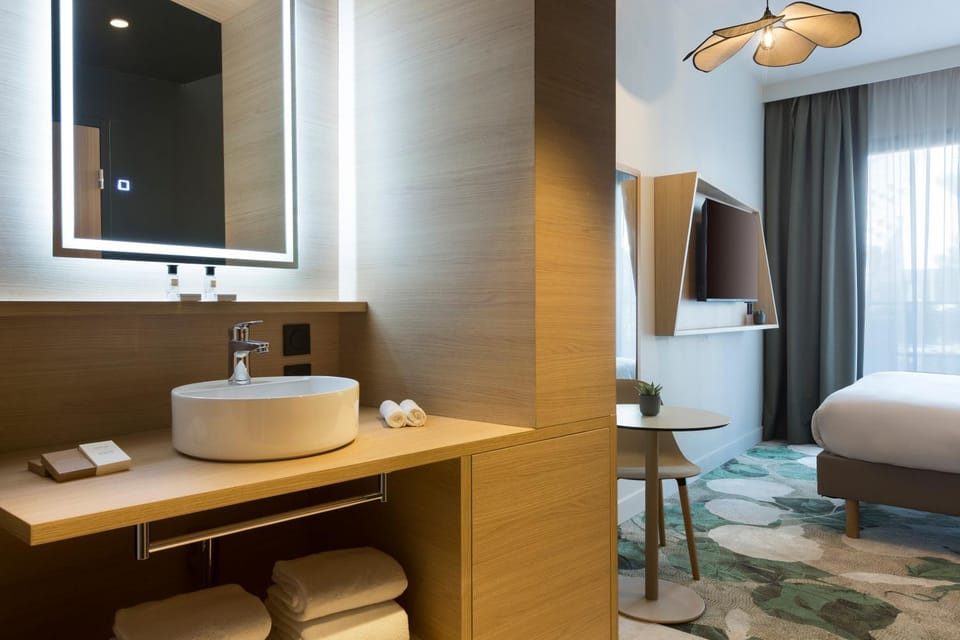 Bed, Bathroom, Photo of the whole room, Bedroom