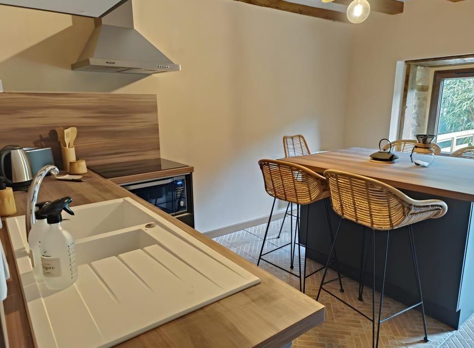 Kitchen or kitchenette, Living room