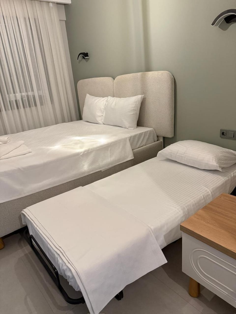 Bed, Bedroom, wardrobe, air conditioner