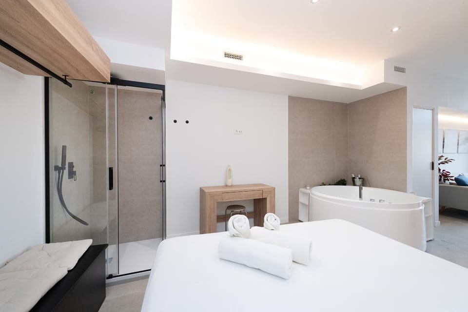 Shower, Hot Tub