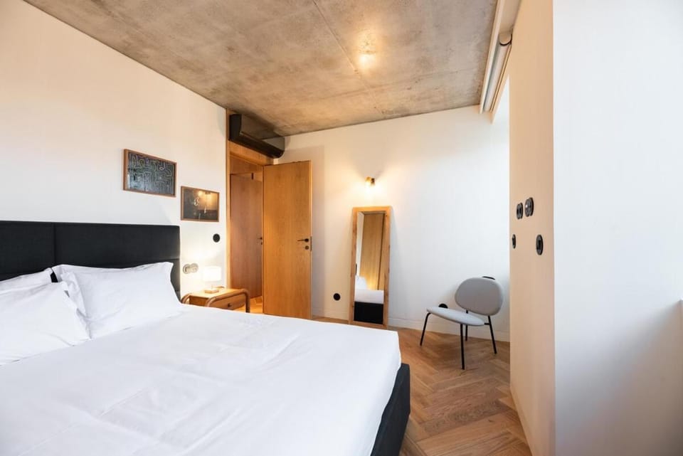 Lisbon Local Life Ourique, 2 Bdr Apt with AC Apartment in Lisbon