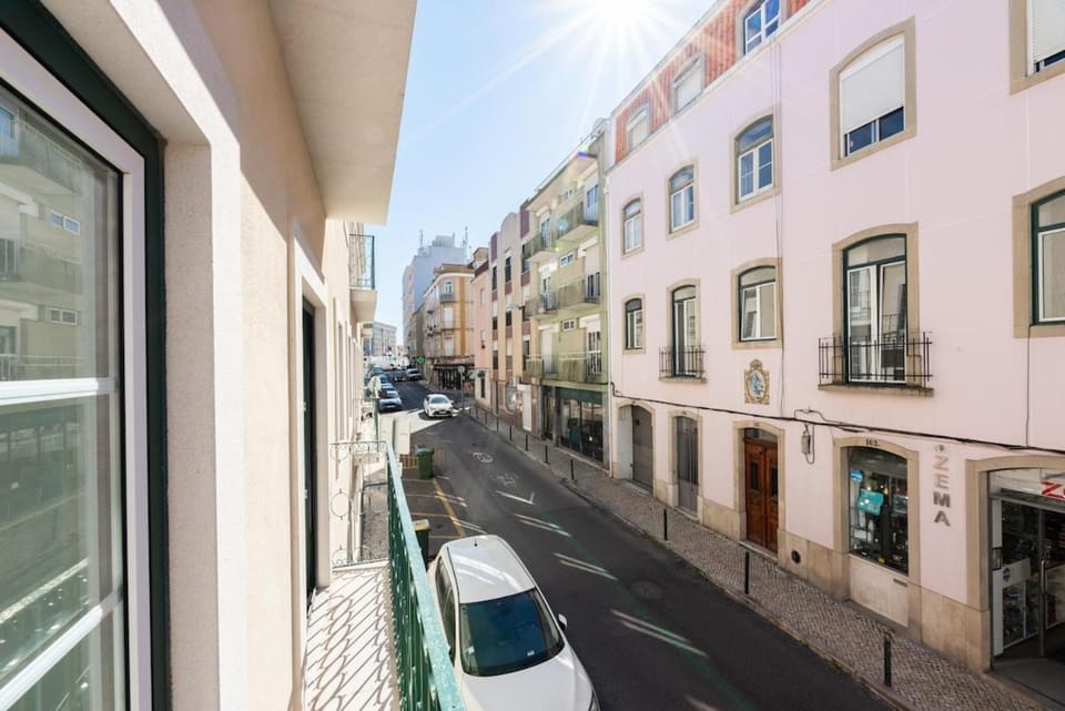 Lisbon Local Life Ourique, 2 Bdr Apt with AC Apartment in Lisbon