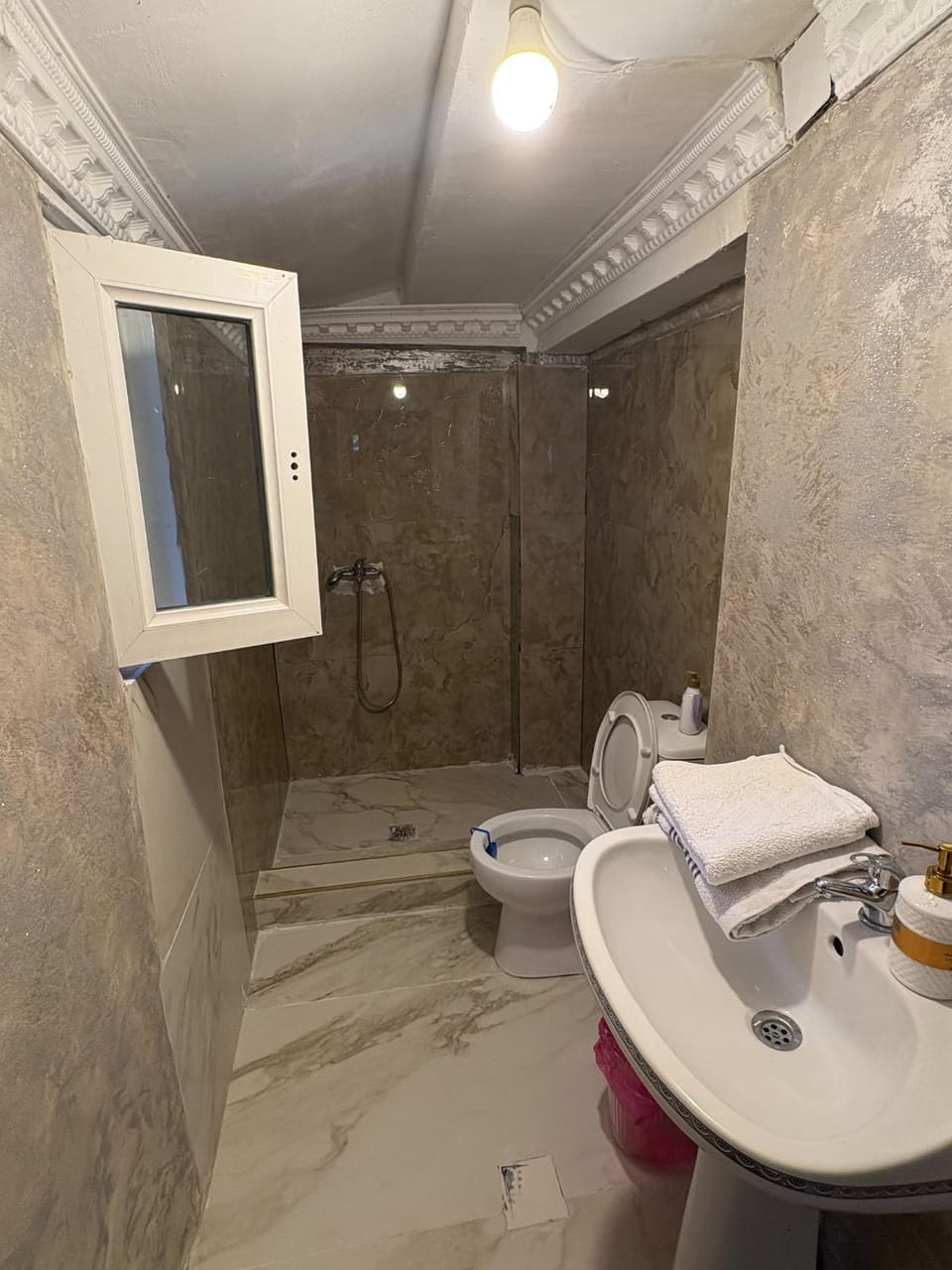 Iris Room Apartment in Bucharest