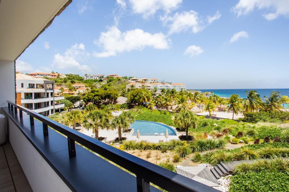 Pool view, Sea view