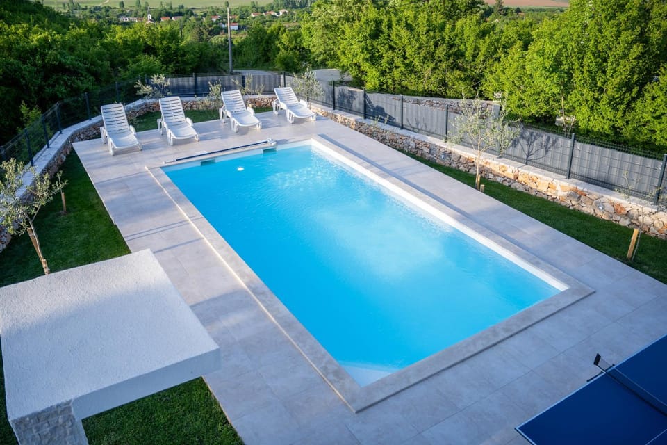 Pool view, Swimming pool, sunbed
