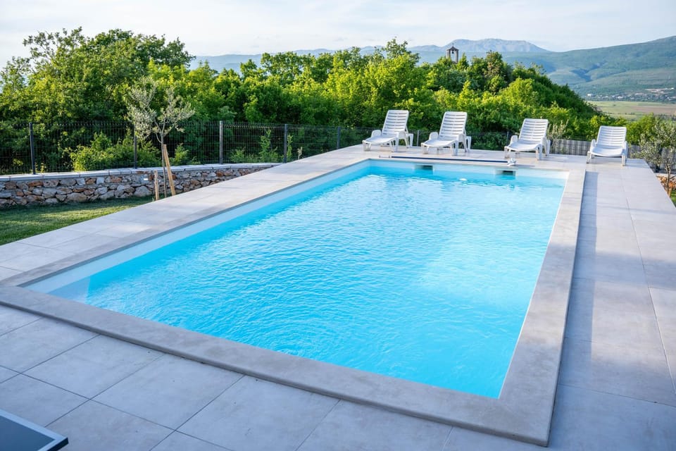 Natural landscape, Mountain view, Pool view, Swimming pool, sunbed