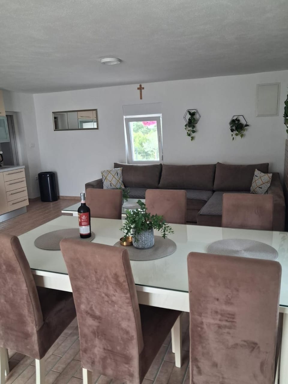 Living room, Seating area, Dining area