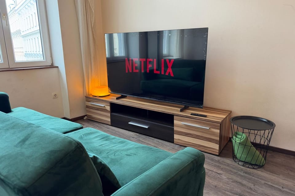 Near Schönbrunn & Mariahilfer Straße I 4 Guests I Schönbrunn Metro 5 min Apartment in Vienna