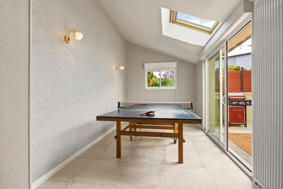 Table tennis