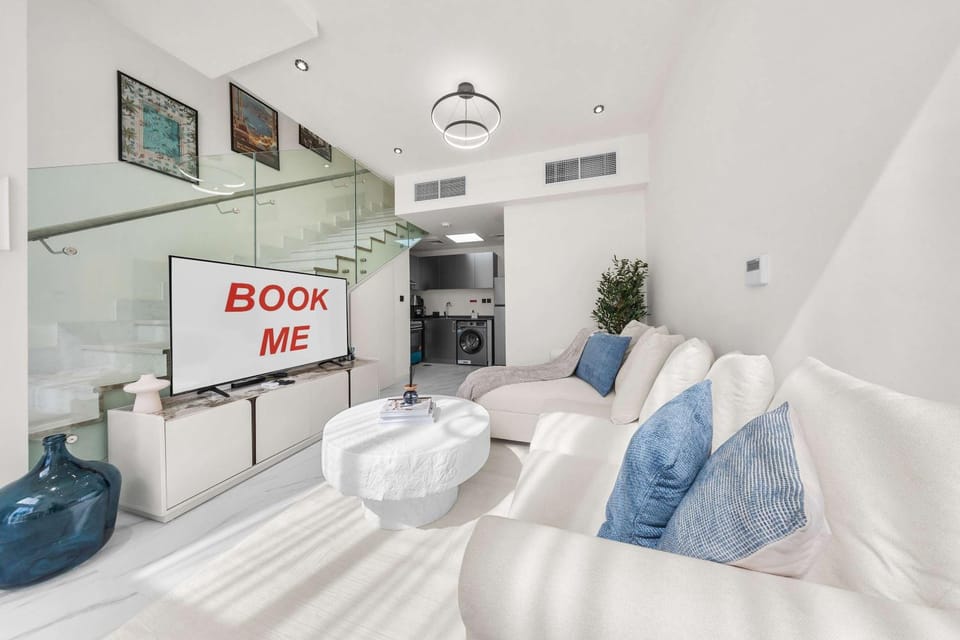 StayShort - Cozy 1BR Townhouse loft style located in Rukan Community Villa in Dubai