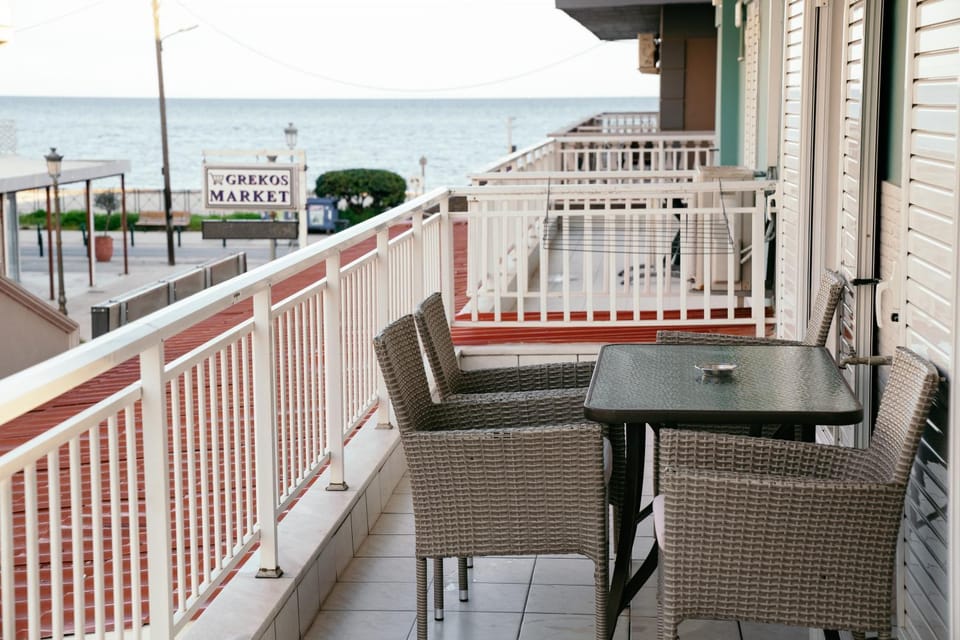Natural landscape, View (from property/room), Balcony/Terrace, Seating area, Dining area, Sea view