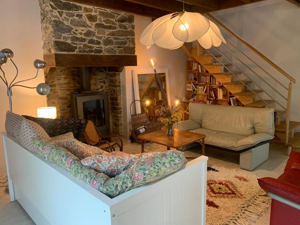 Living room, Seating area, fireplace, fireplace, furniture, furniture, internet, internet