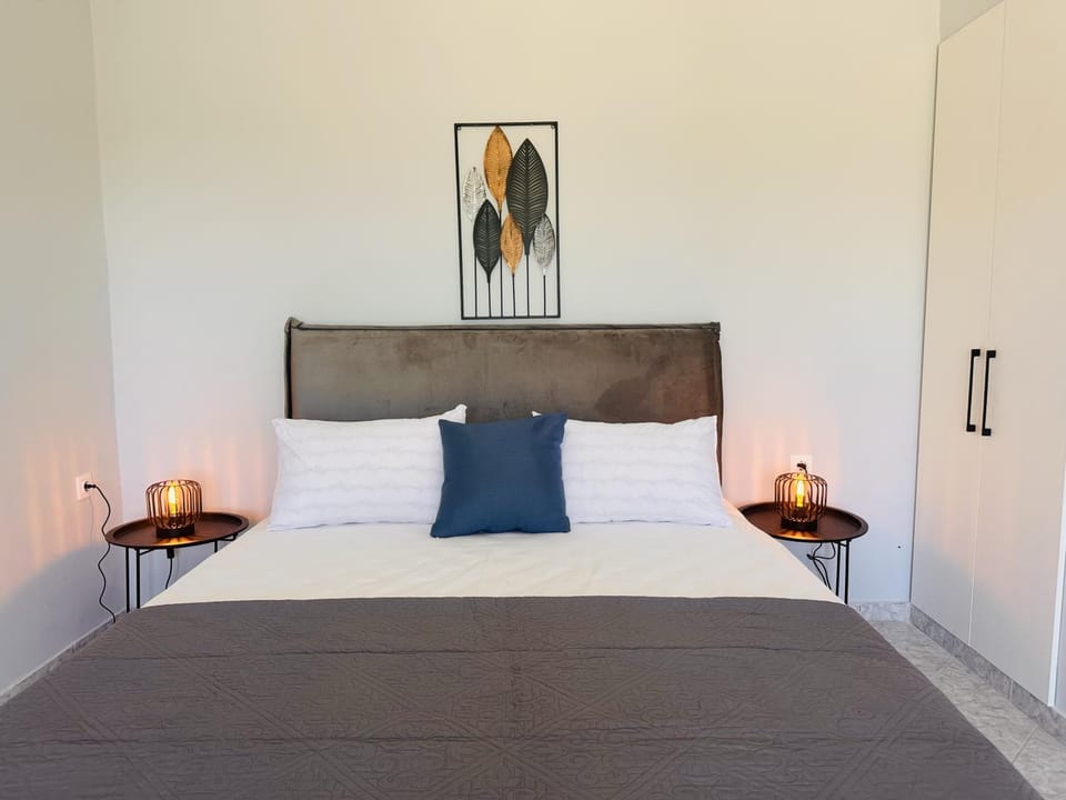 Bed, Photo of the whole room, Bedroom, wardrobe
