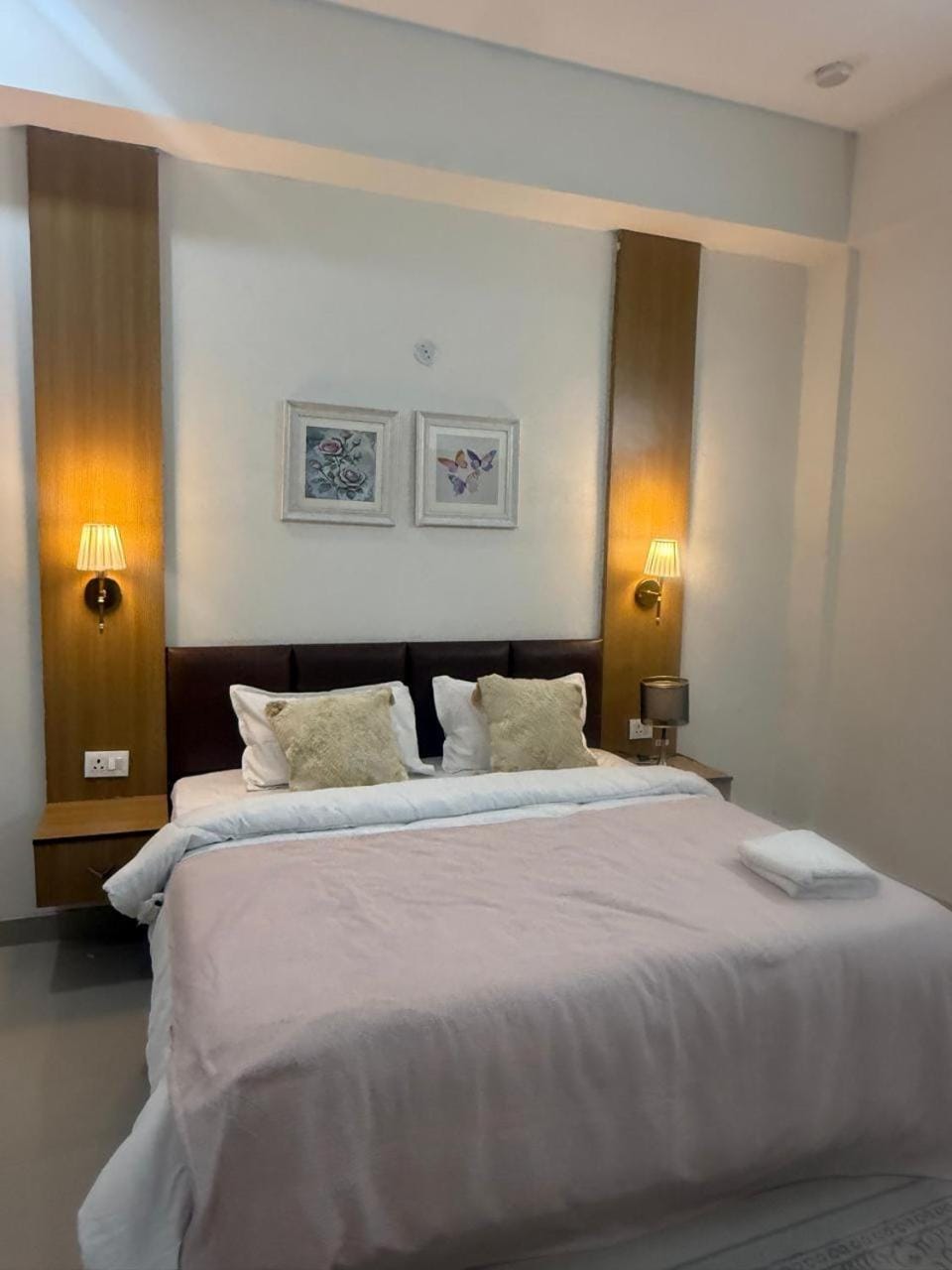 Bell Rooms Hotel Bed and Breakfast in Noida