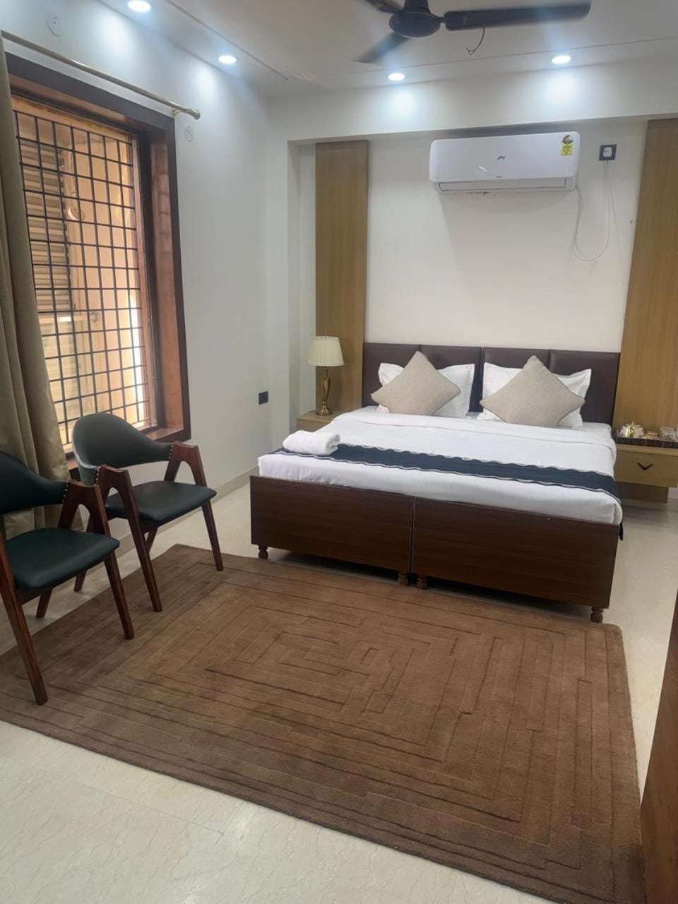 Bell Rooms Hotel Bed and Breakfast in Noida