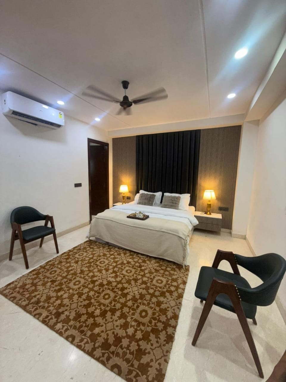 Bell Rooms Hotel Bed and Breakfast in Noida