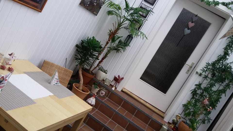 Photo of the whole room, Seating area