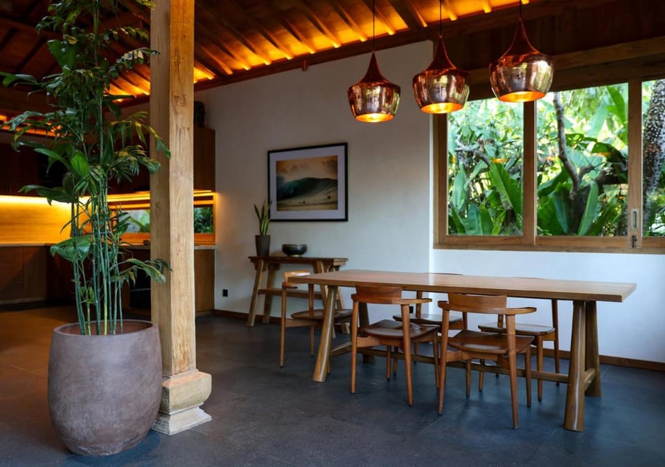 Dining area, kitchen