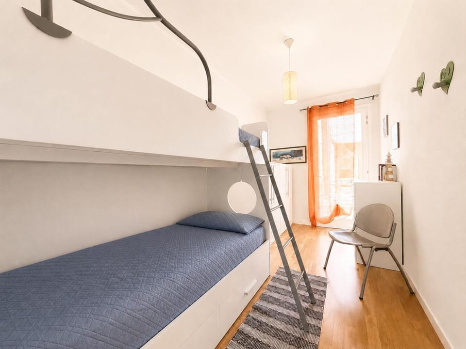 Photo of the whole room, Bedroom, bunk bed