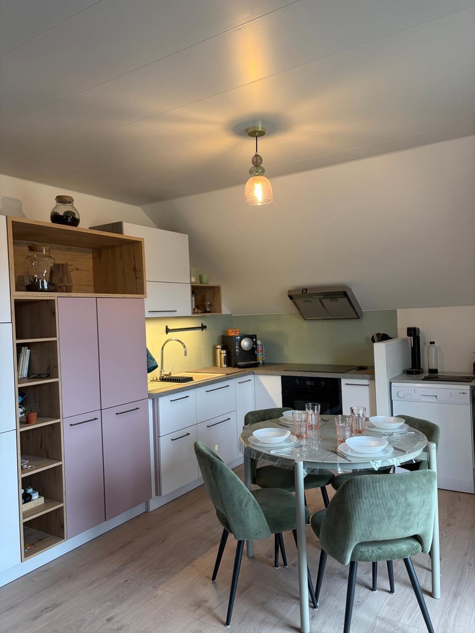 Dining area, kitchen