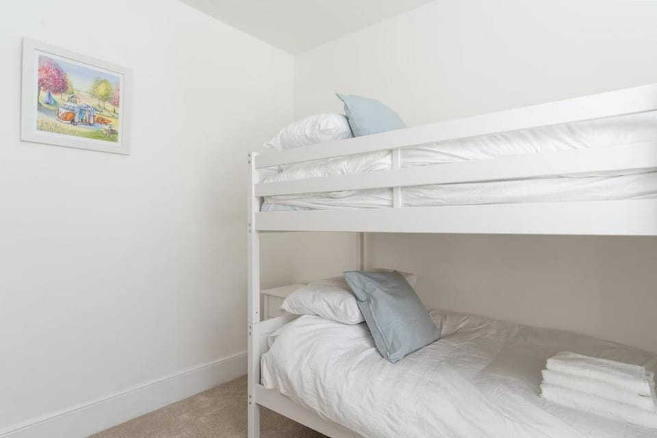 Modern 3 bedroom town house with sea views House in Penzance