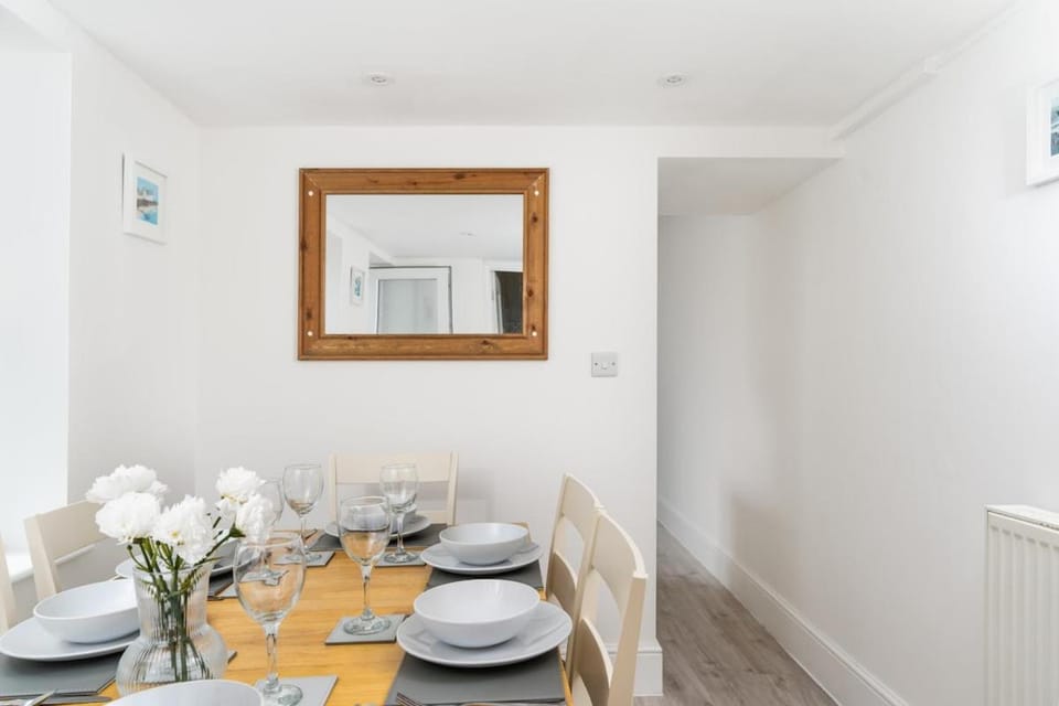 Modern 3 bedroom town house with sea views House in Penzance