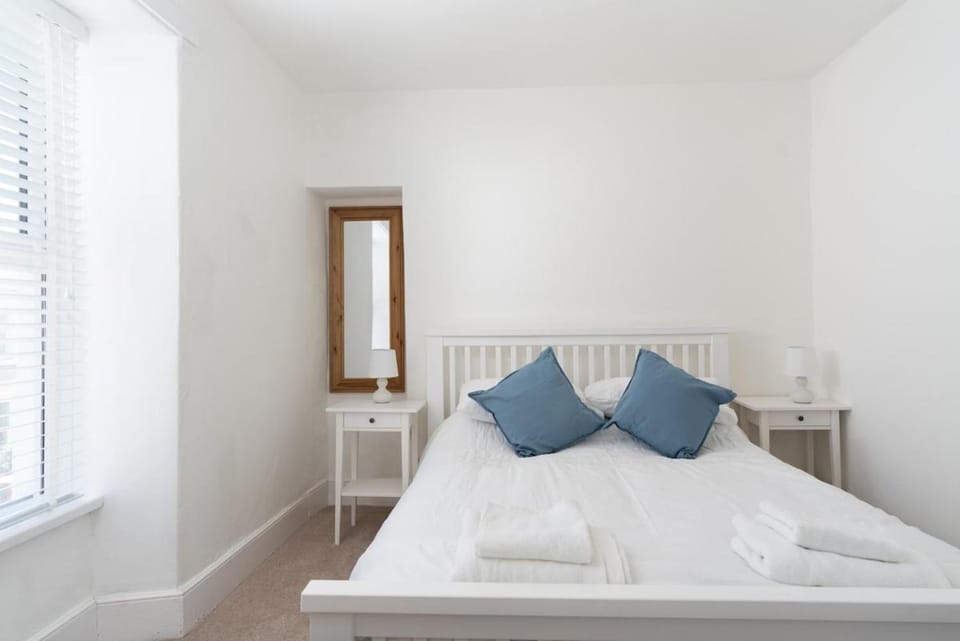 Modern 3 bedroom town house with sea views House in Penzance
