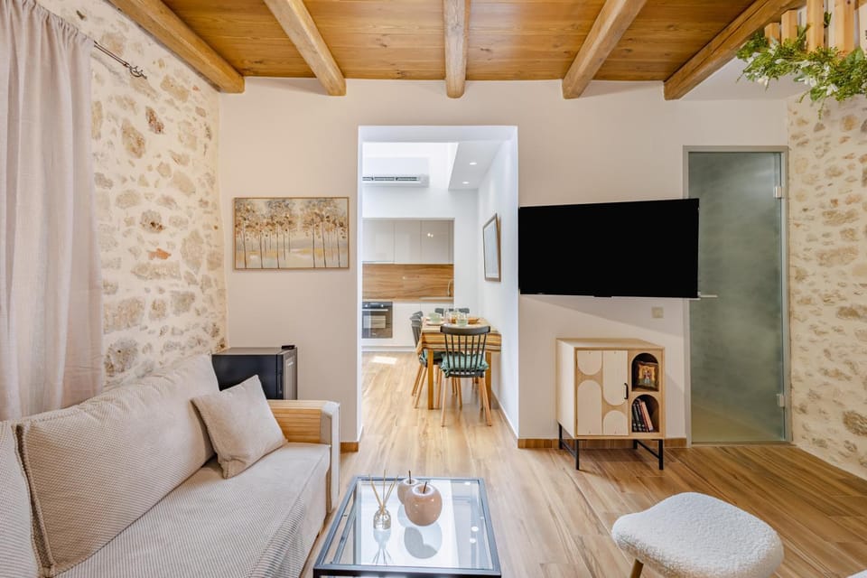 Kitchen or kitchenette, Living room, Seating area