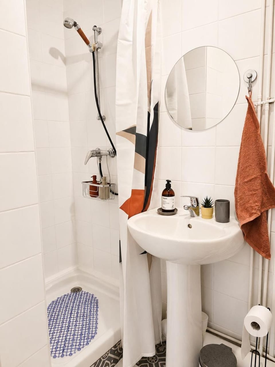 Bathroom, towels