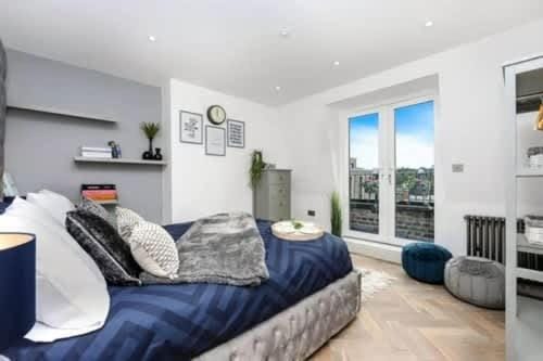 Chic 2-Bed Flat in Little Venice Apartment in City of Westminster