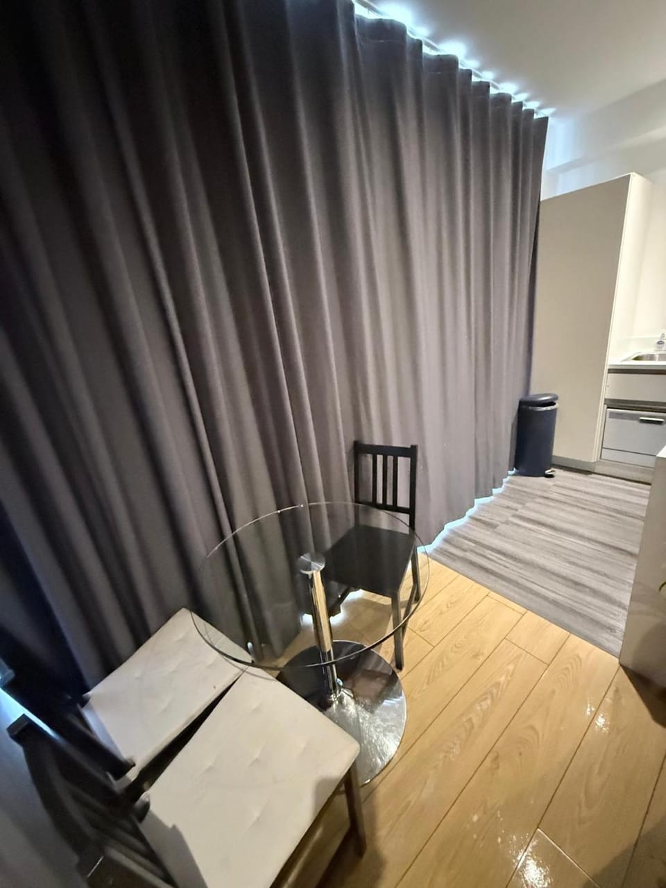 Kitchen or kitchenette, Seating area