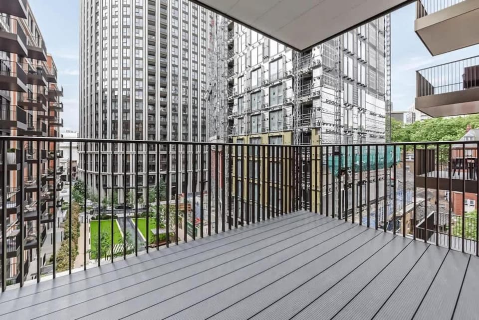 Urban Chic 1 BR with Balcony Apartment in City of Westminster