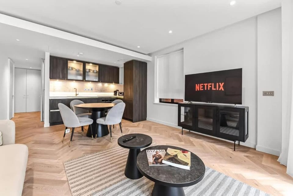 Urban Chic 1 BR with Balcony Apartment in City of Westminster
