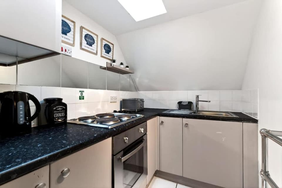 Charming family getaway with private garden Apartment in Paisley
