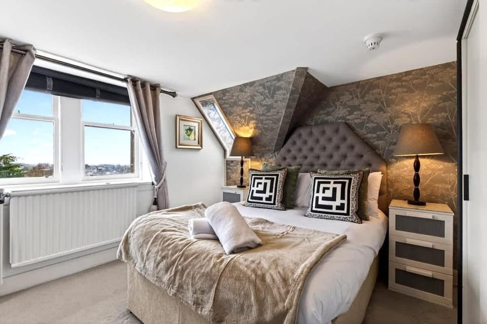 Charming family getaway with private garden Apartment in Paisley