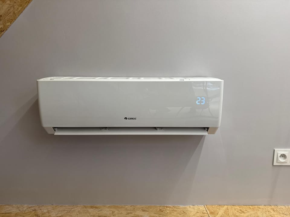 Living room, Bedroom, air conditioner