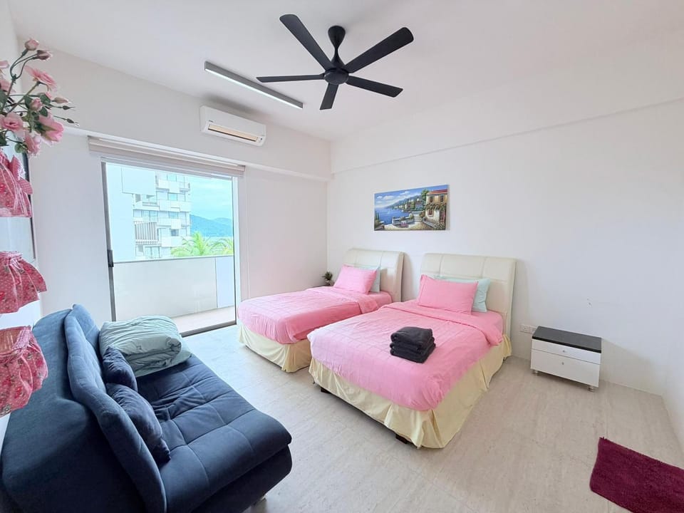 By The Sea @ Cozy Beachfront Home Apartment in Tanjung Bungah