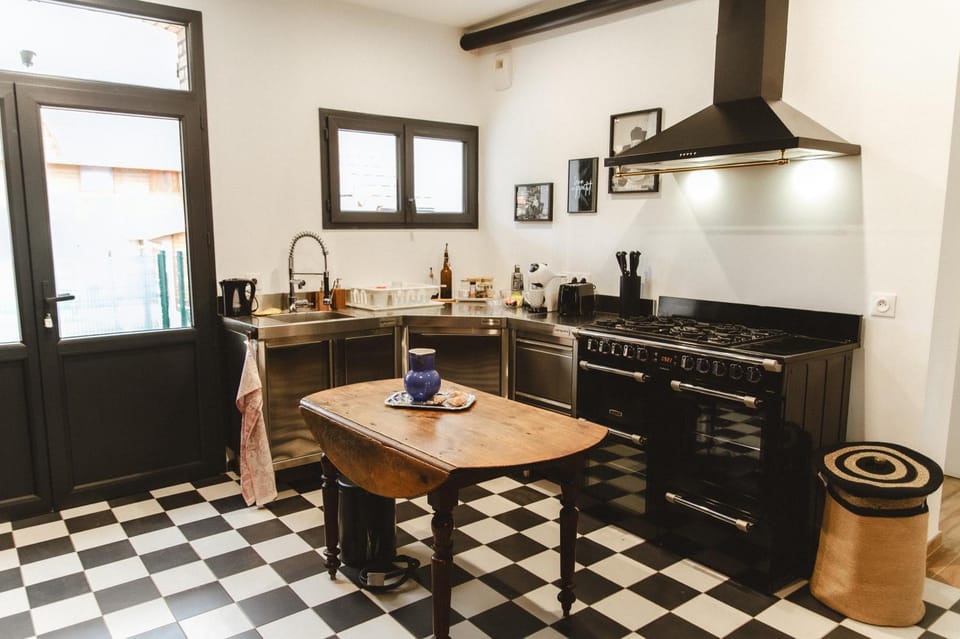 Kitchen or kitchenette, Dining area, stove, toaster, kitchen