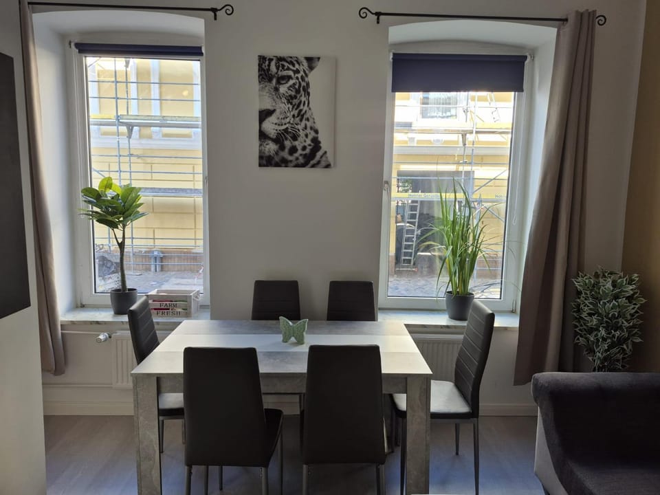 Dining area, heating