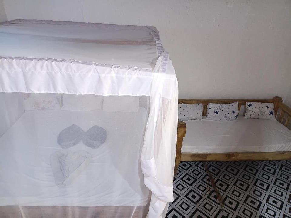Bedroom, cot